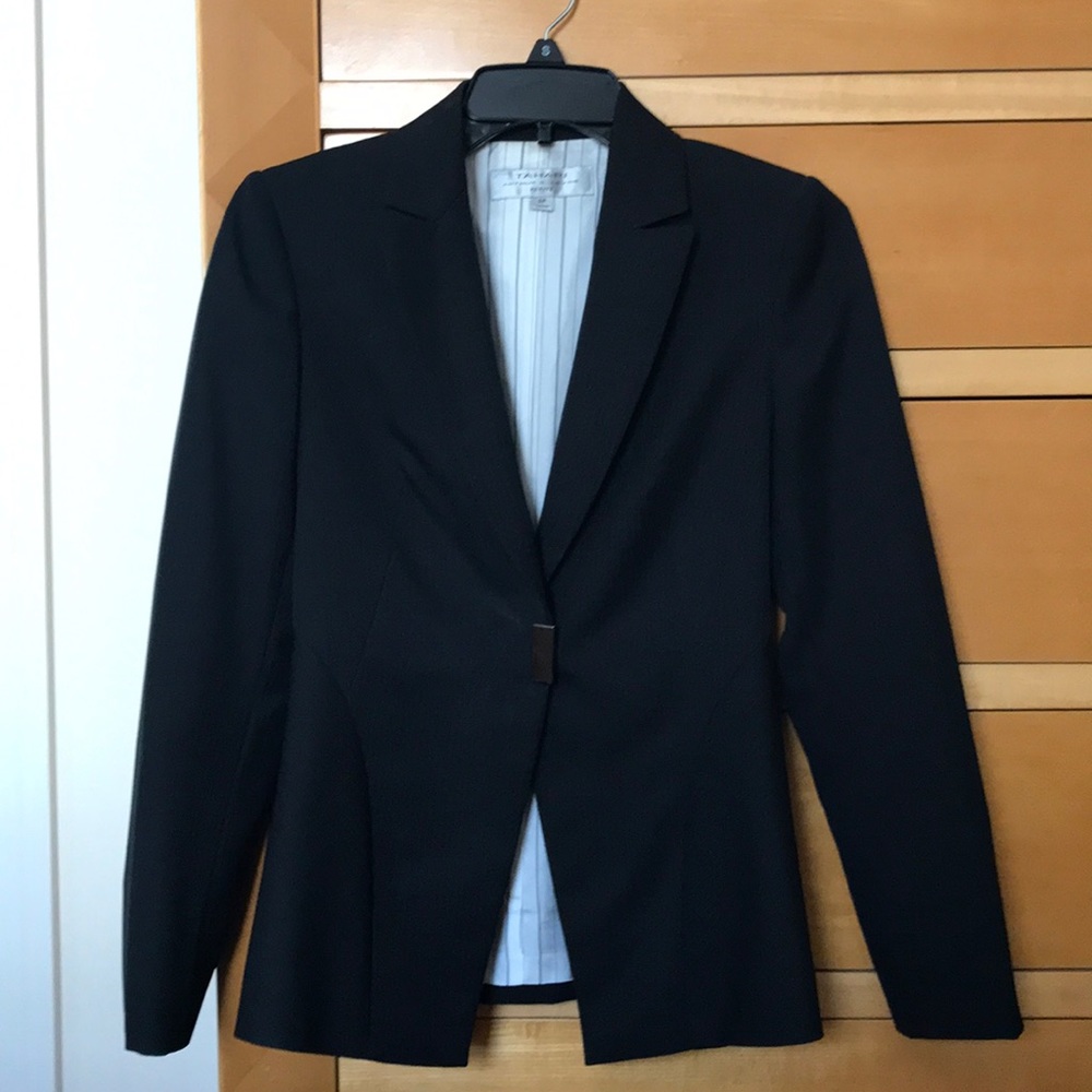 0P Tahari pin striped black blazer